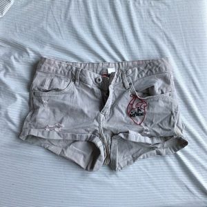 H&M divides tan jean shorts with embroidered heart